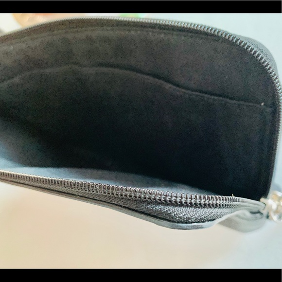 Coach zip around wallet Telefon wristlet  8 1/2”x6 1/2” - Picture 5 of 11